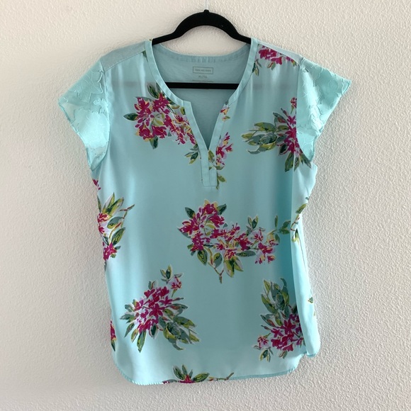 Van Heusen Tops - VAN HEUSEN Floral Short Sleeve Top